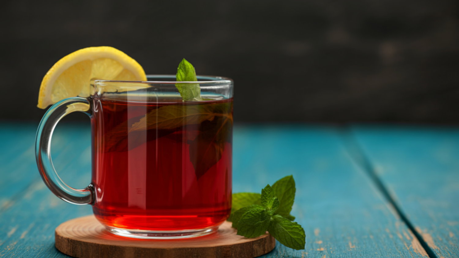Bittersweet nonalcoholic digestif with lemon and mint